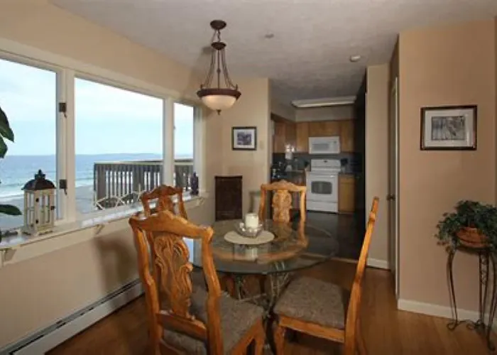 Skylark Beach Inn