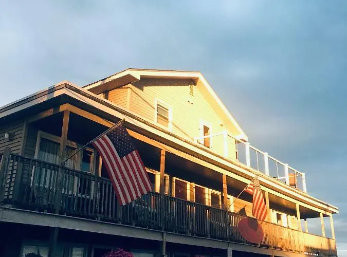 Skylark Beach Inn